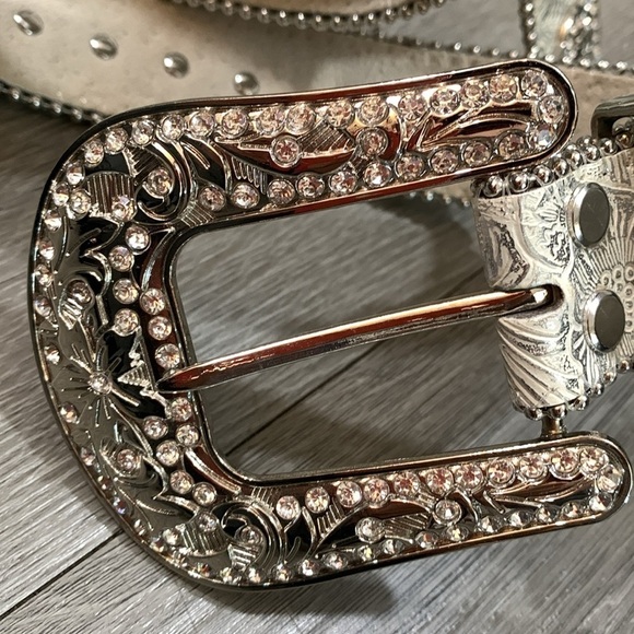 Blazin Roxx Western Style Rhinestone Leather Belt.          size  L